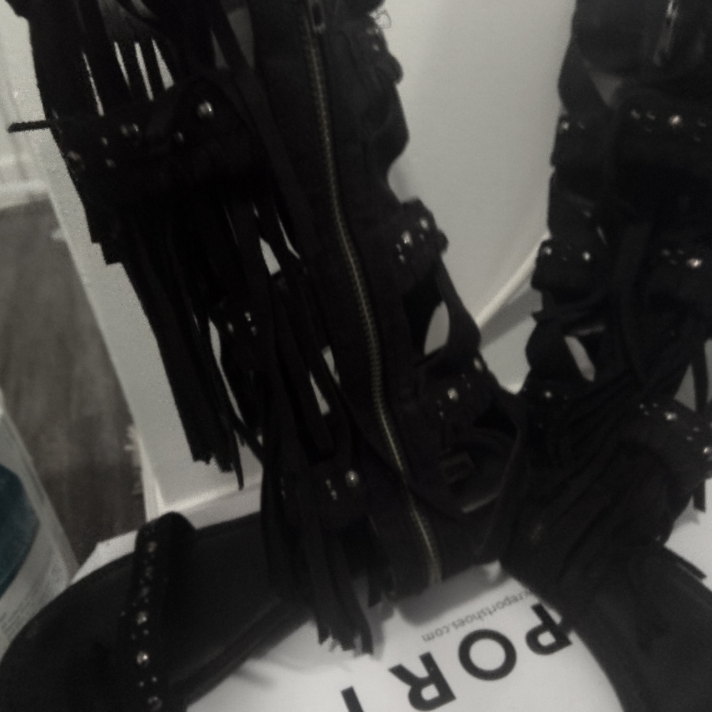 Sandals - Picture 3 of 3